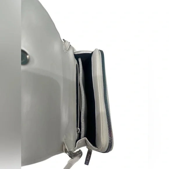 Betsey Johnson Landon Quilted Heart Crossbody W Chain Strap White NWT - Picture 4 of 4